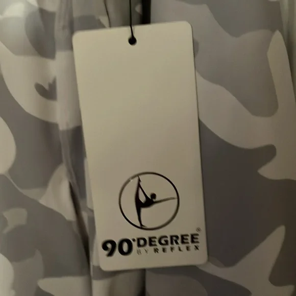 NWT women’s white camo jacket - Picture 5 of 5